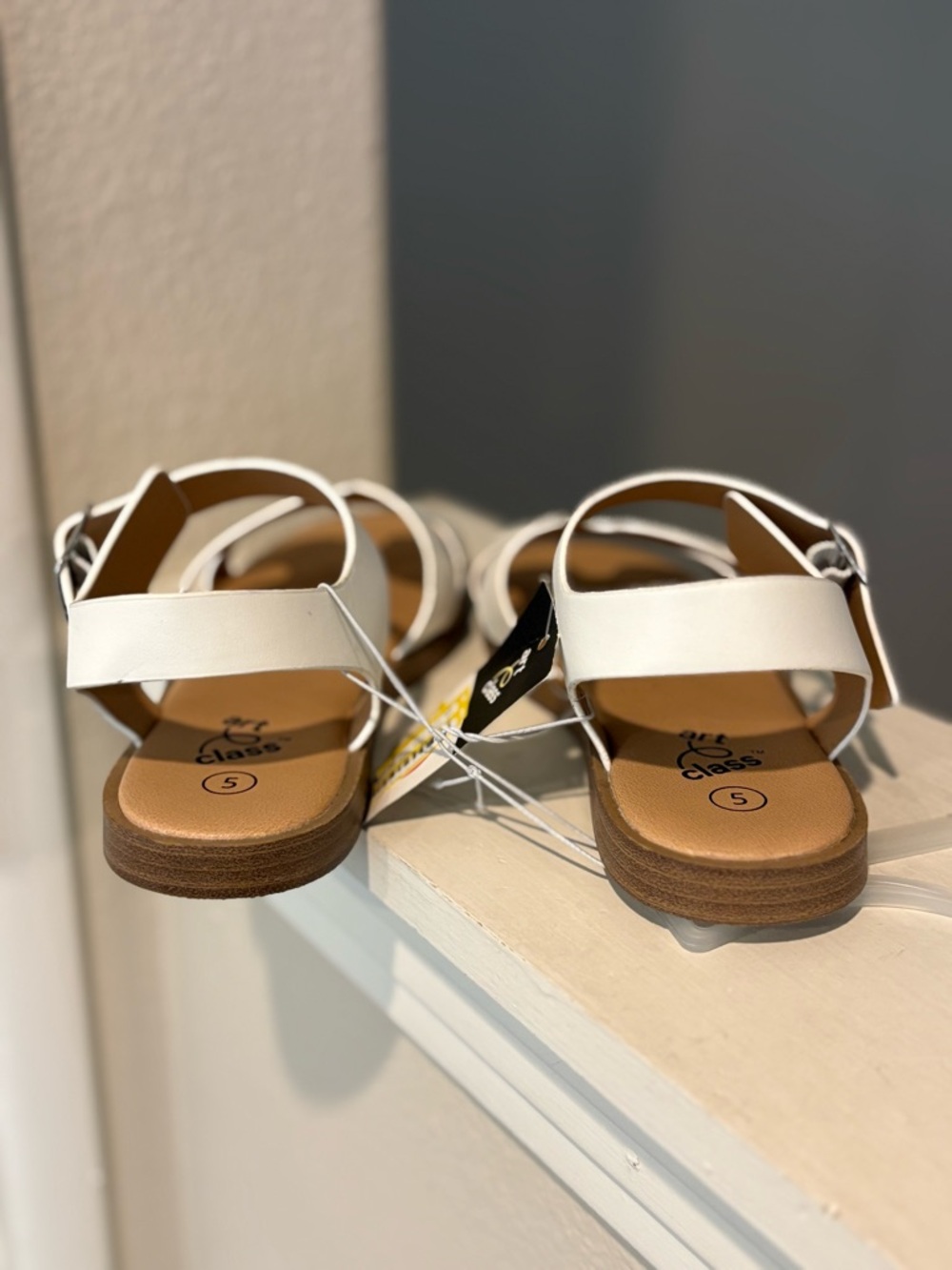 Art Class Girls Mari White Strappy Faux Leather Sandals Size 5 NWT - Picture 4 of 6